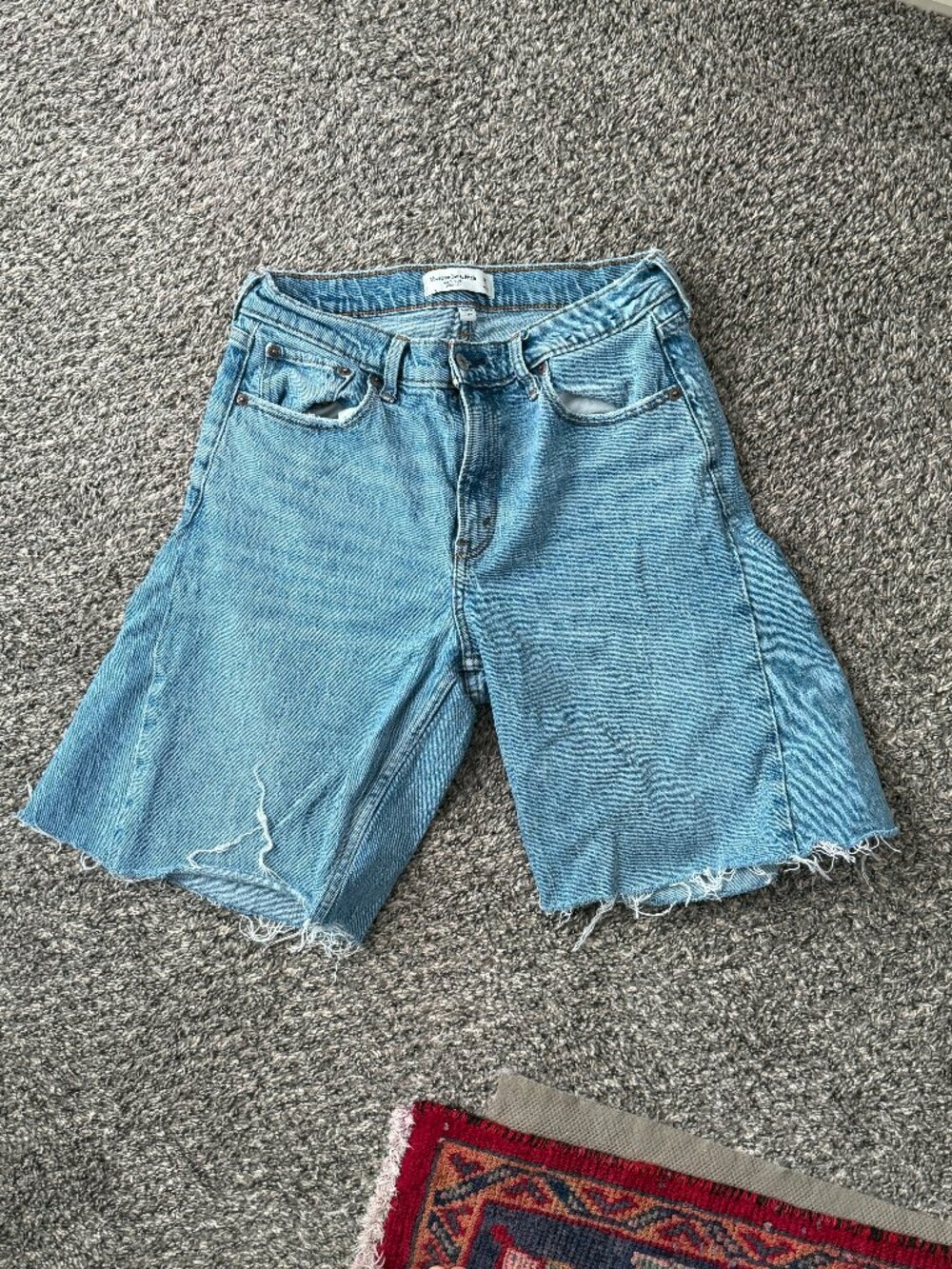 Abercrombie DIY Jorts Curve Love